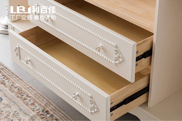 定制整體衣柜抽屜數量的奧秘，你有留意嗎？