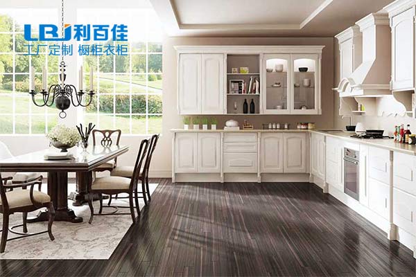 定制整體櫥柜，讓你的廚房充滿不同色彩！