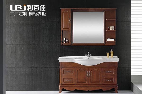 整體衛浴柜定制PK木工打造衛浴柜，誰能贏？