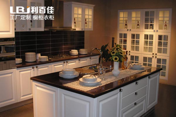 了解幾種櫥柜臺面定制的材料，讓你不再犯愁！