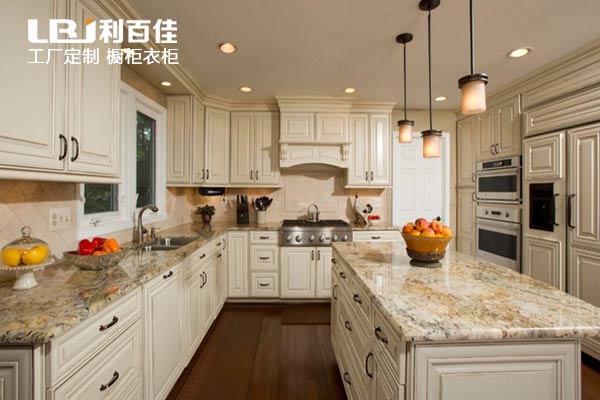 整體櫥柜定制和磚砌櫥柜哪個好？這樣比你就明白了