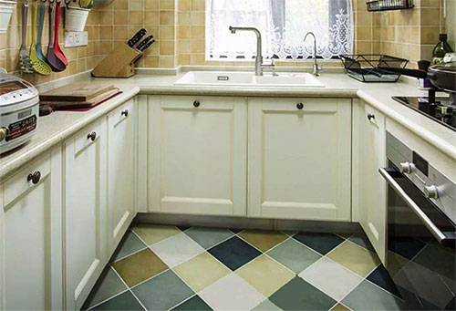 小廚房不用愁，U字型櫥柜設(shè)計解決收納問題