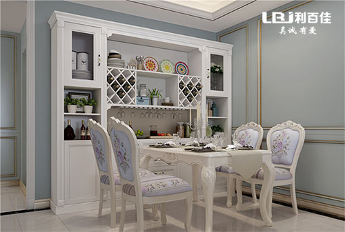 家里的餐廳這樣裝修設計，令人感到溫馨和舒適