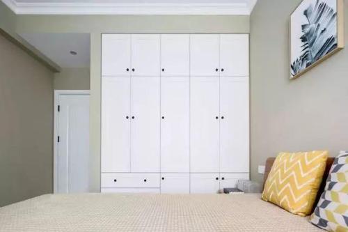 整體定制衣柜時，柜門顏色都有何推薦？