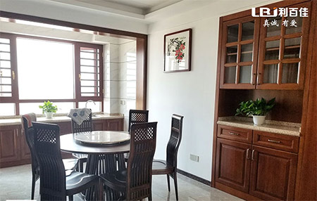 中式原木櫥柜定制，莊重而優(yōu)雅！